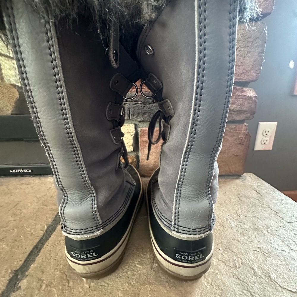 Sorel Women's Black and Gray Winter Boots - Picture 4 of 5